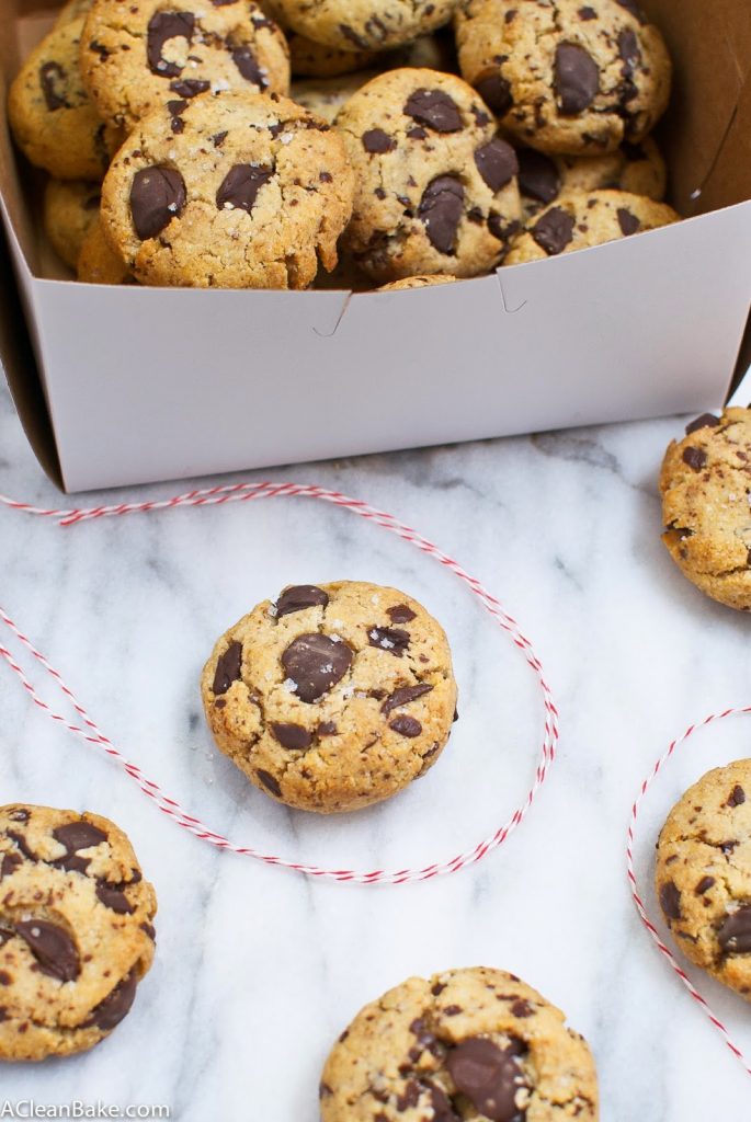 Thick and Soft Grain-Free Chocolate Chip Cookies #paleo #primal #glutenfree