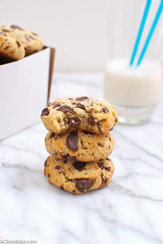 Thick and Soft Grain-Free Chocolate Chip Cookies #paleo #primal #glutenfree