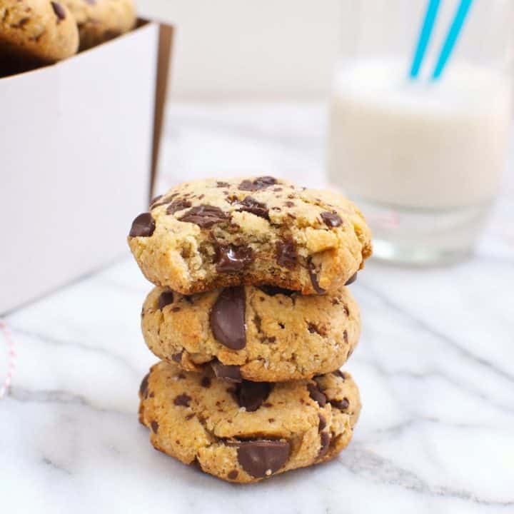 Thick and Soft Grain-Free Chocolate Chip Cookies #paleo #primal #glutenfree
