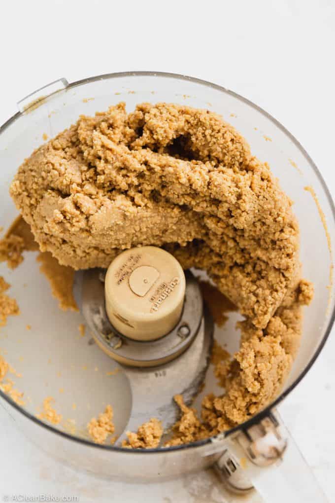 How to Make Peanut Butter (Or Another Nut or Seed Butter) at Home #glutenfree #glutenfreerecipe #Paleo #Paleorecipe #healthy #healthyrecipe #easy #easyrecipe #realfood #lowcarb #keto #peanutbutter #almondbutter #homemade #Healthyfood #budgetrecipe #diy #healthyeating #healthybreakfast #healthysnack