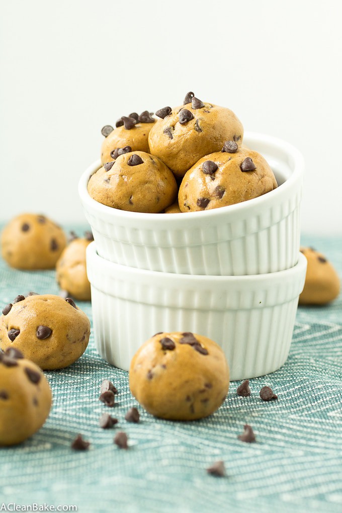 Chocolate Chip Cookie Dough Protein Bites - Only three ingredients and 5 minutes is all you need to make these gluten free, vegan and paleo treats!