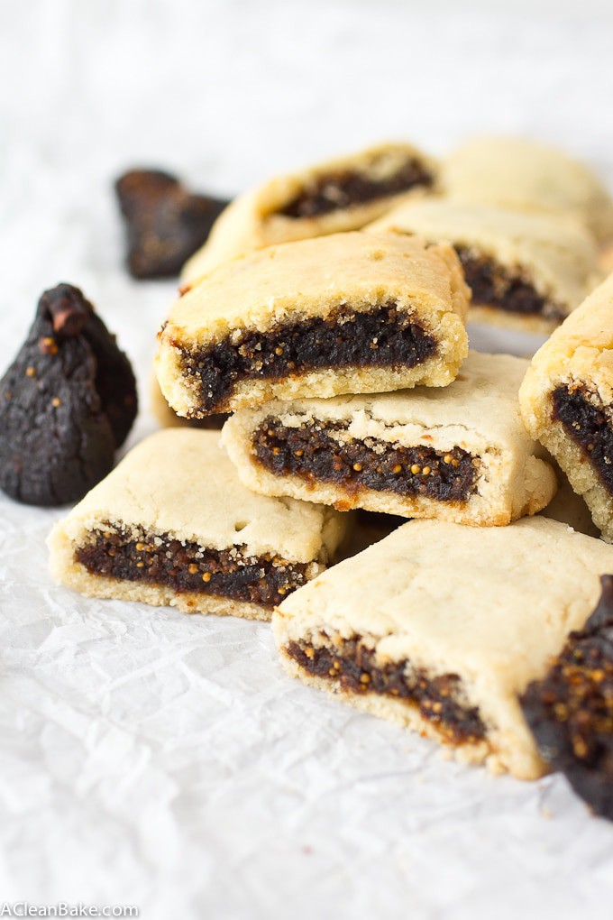 Homemade fig newtons in a pastry box with tissue. This gluten free and paleo fig newton recipe is delicious, all natural, and fun! 