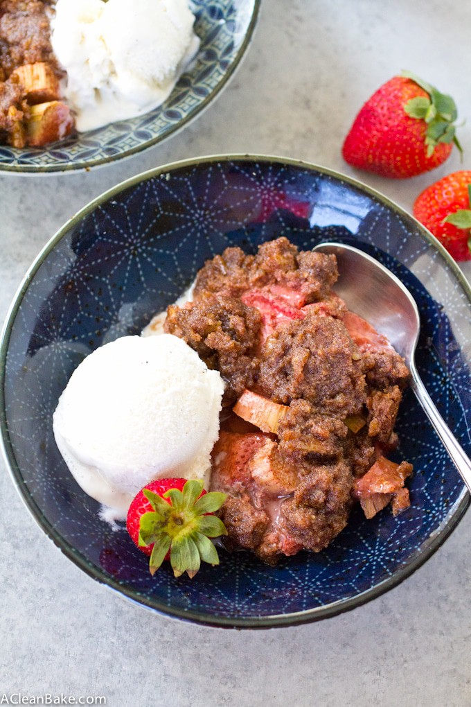 Strawberry Rhubarb Crisp (paleo, grain free, gluten free, low carb, dairy free, and vegan)