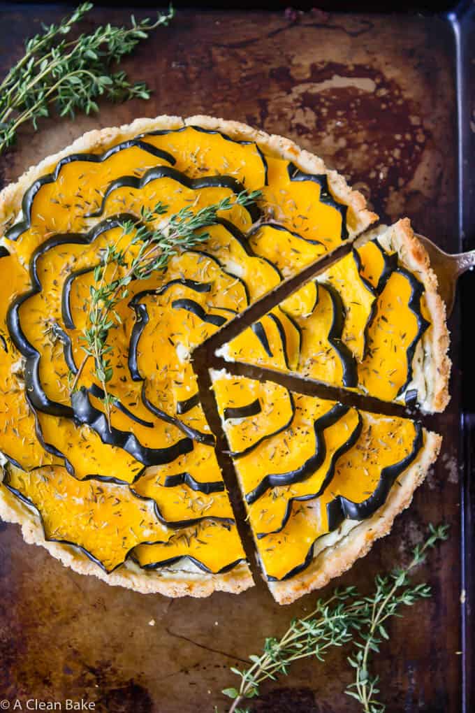 Roasted Acorn Squash Tart with Ricotta and Thyme (#glutenfree #paleo #vegetarian #thanksgiving #recipe)