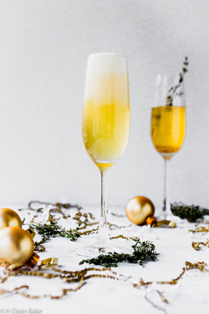 Spicy Ginger Apple Champagne Cocktail or Mocktail (naturally sweetened!) #drink #champagne #apple #ginger #glutenfreerecipe #glutenfreecocktail #naturallysweetenedcocktail #cocktailrecipe #newyearseverecipe #newyearseve