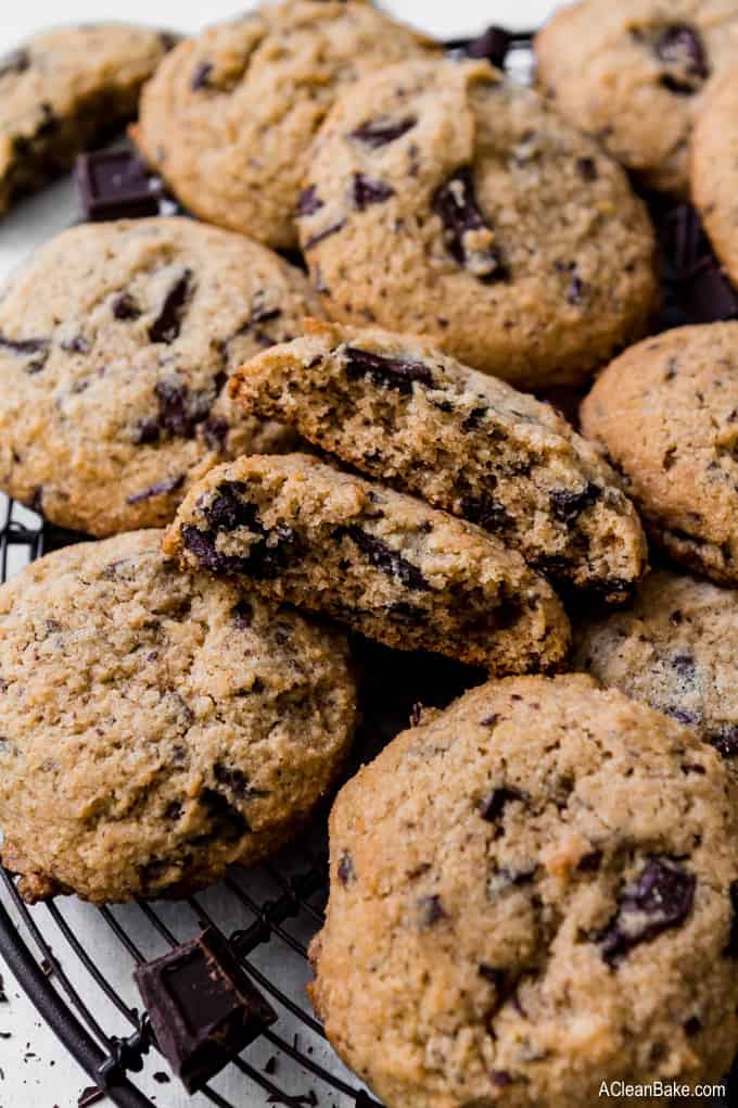 Paleo Chocolate Chip Cookies To Share With Your Non Paleo Friends (AKA the best paleo chocolate chip cookies ever!)