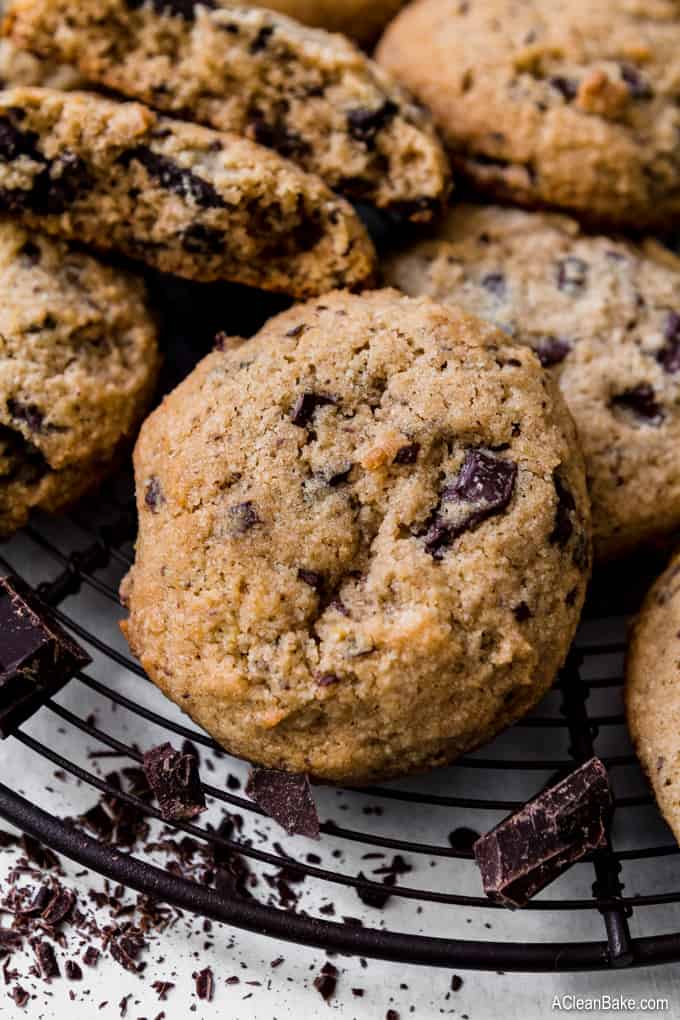 Paleo Chocolate Chip Cookies To Share With Your Non Paleo Friends (AKA the best paleo chocolate chip cookies ever!)