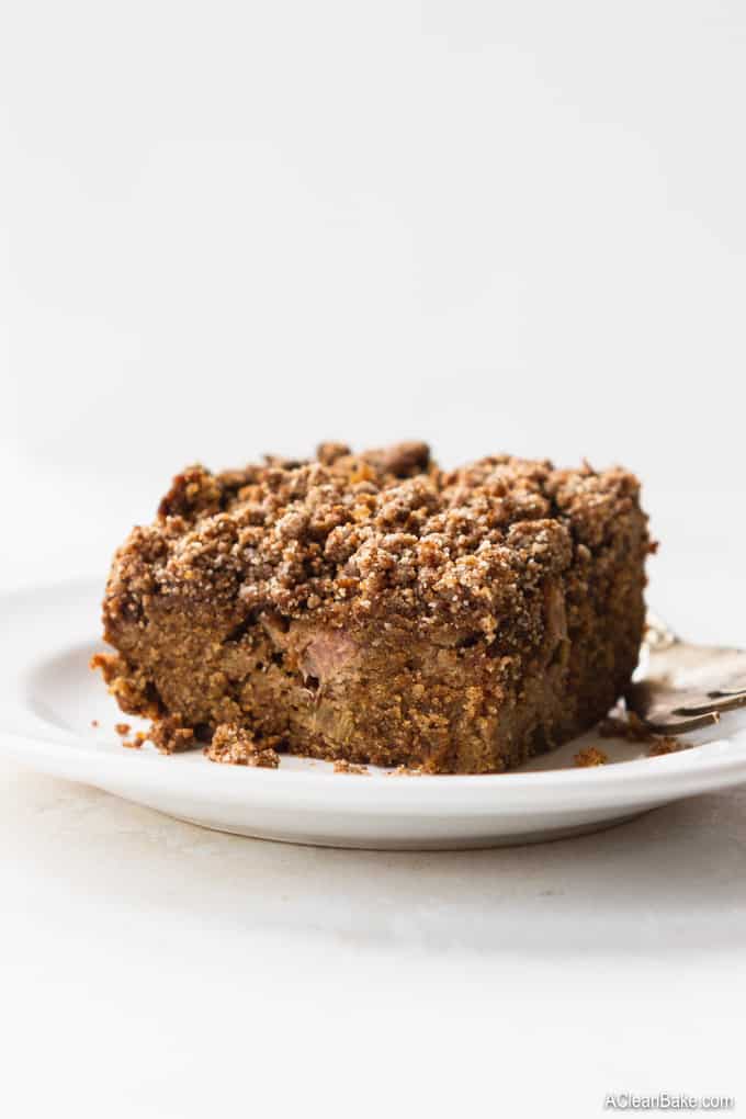 Paleo Rhubarb Coffee Cake #glutenfree #Paleo #healthybreakfast #healthycake #summerdessert #healthybreakfast #glutenfreebreakfast #paleobreakfast #paleosnack #glutenfreesnack #glutenfreedessert #paleodessert #dessertrecipe #paleodessertrecipe #paleorecipe #glutenfreerecipes #glutenfreedessertrecipes 