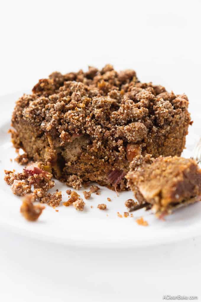 Paleo Rhubarb Coffee Cake #glutenfree #Paleo #healthybreakfast #healthycake #summerdessert #healthybreakfast #glutenfreebreakfast #paleobreakfast #paleosnack #glutenfreesnack #glutenfreedessert #paleodessert #dessertrecipe #paleodessertrecipe #paleorecipe #glutenfreerecipes #glutenfreedessertrecipes 