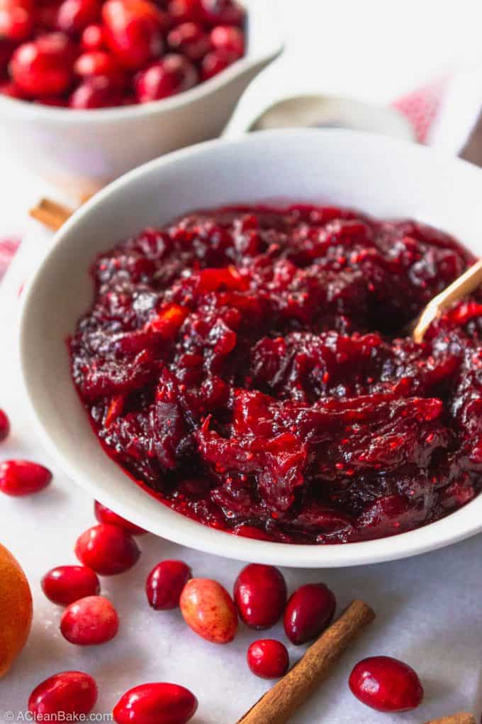 4-Ingredient Vegan & Paleo Cranberry Sauce